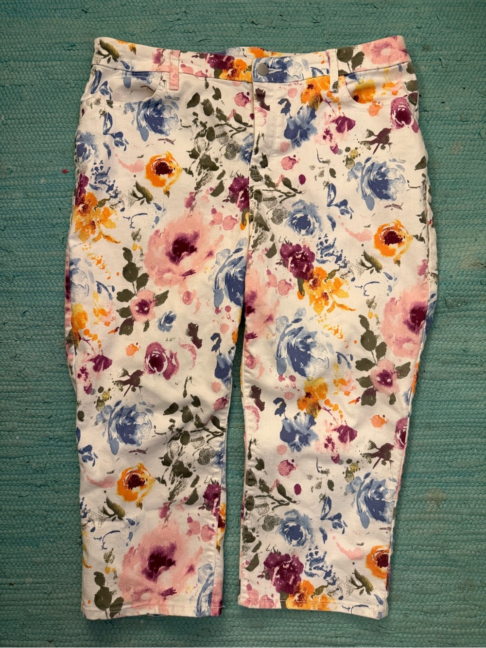 Chico’s Perfect Stretch Floral Capri Pants Size 2.5 White Multicolor